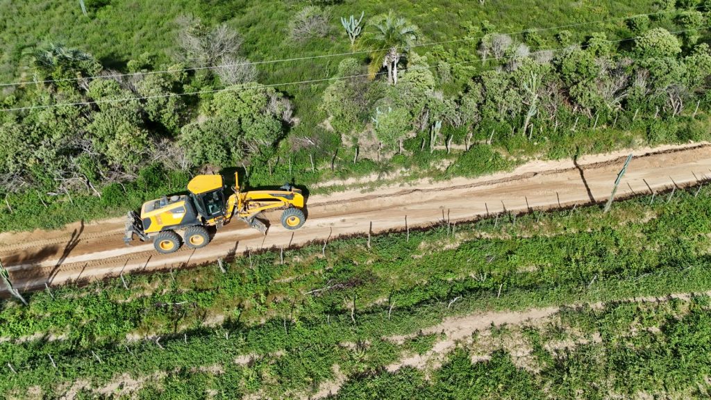 Prefeitura de Filadélfia intensifica manutenção das estradas vicinais para garantir mobilidade e segurança à população rural