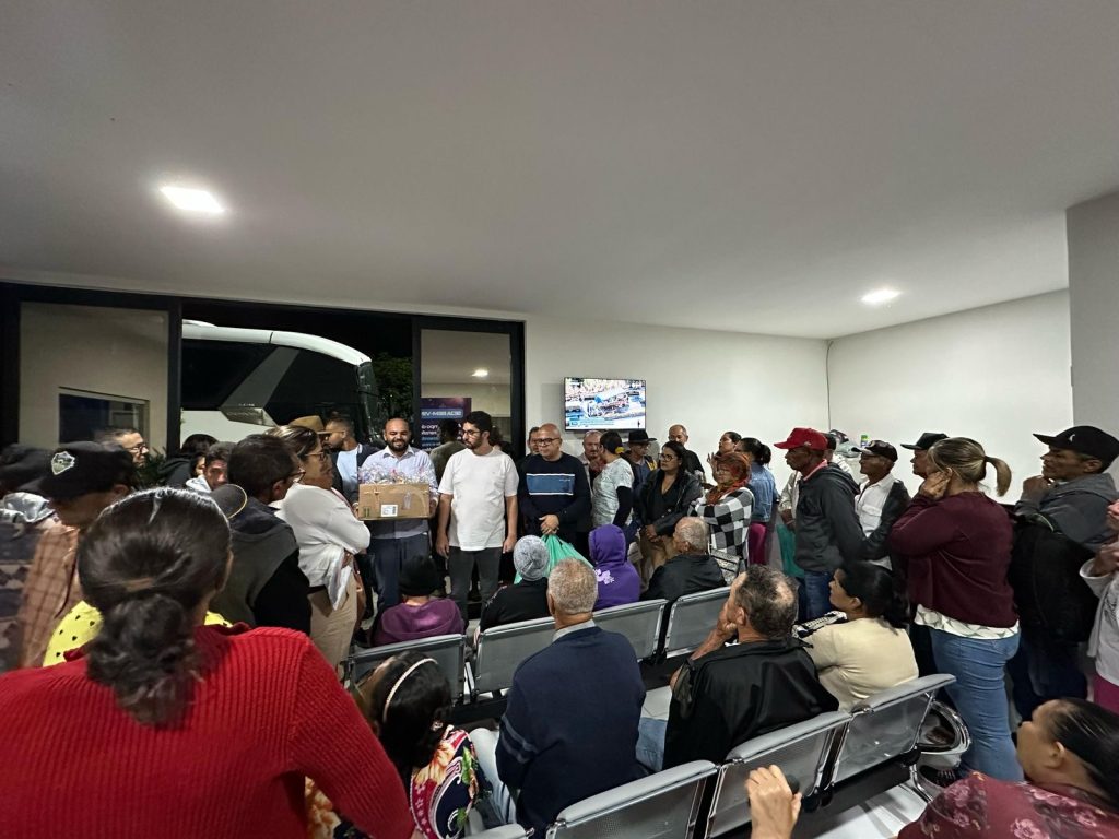 Prefeitura de Filadélfia realiza entrega de kits oftalmológicos para pacientes encaminhados à cirurgia de catarata em Jacobina Prefeitura de Filadélfia realiza entrega de kits oftalmológicos para pacientes encaminhados à cirurgia de catarata em Jacobina