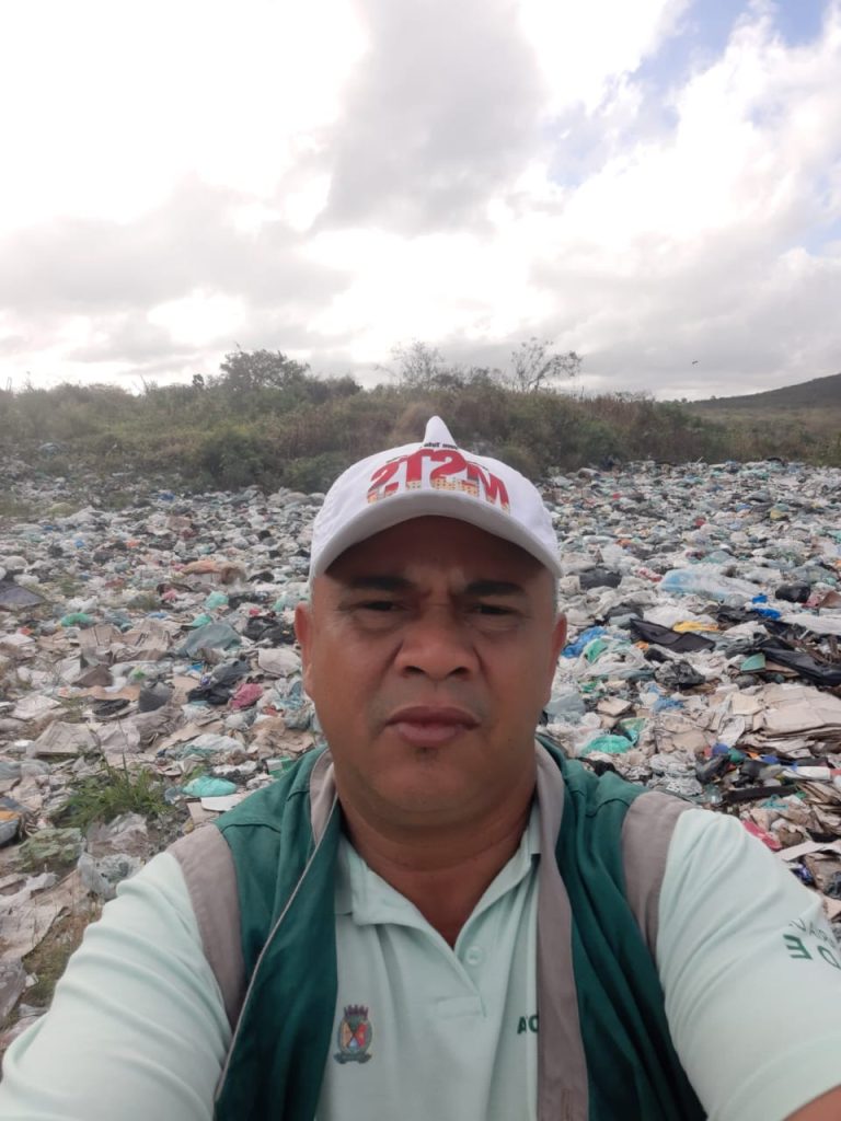 Vereador Jamiltom Fernandes visita lixão da localidade de Barreira e busca soluções para o problema.