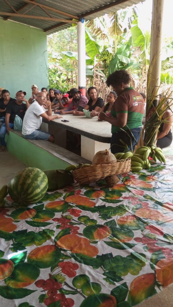Vereador Jamiltom Fernandes participa de encontro com agricultores sobre implantação de 40 Quintais Produtivos em Ponto Novo.