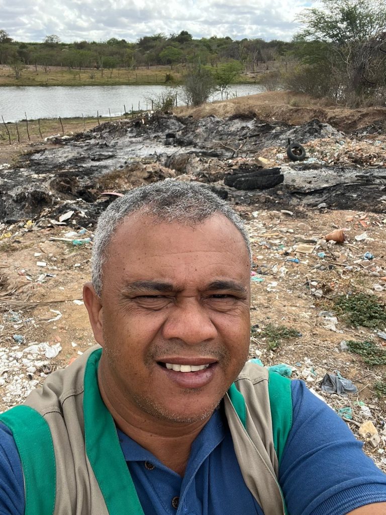 Vereador Jamiltom Fernandes visita localidade do Calombi e cobra providências sobre acúmulo de lixo próximo à Barragem do Zinho