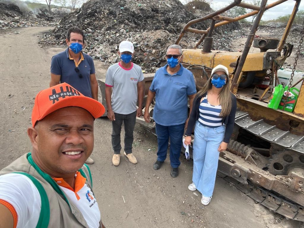 Vereador Jamiltom Fernandes acompanha início das ações de melhoramento do lixão na Fazenda Barreira, em Ponto Novo