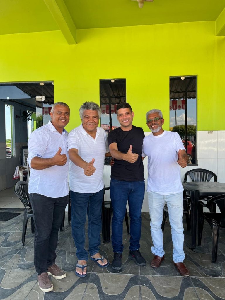Vereador Jamiltom Fernandes participa de encontro com deputado federal Valmir Assunção e pré-candidato Dr. Tiago Gileno para discutir projetos para Ponto Novo Vereador Jamiltom Fernandes participa de encontro com deputado federal Valmir Assunção e pré-candidato Dr. Tiago Gileno para discutir projetos para Ponto Novo