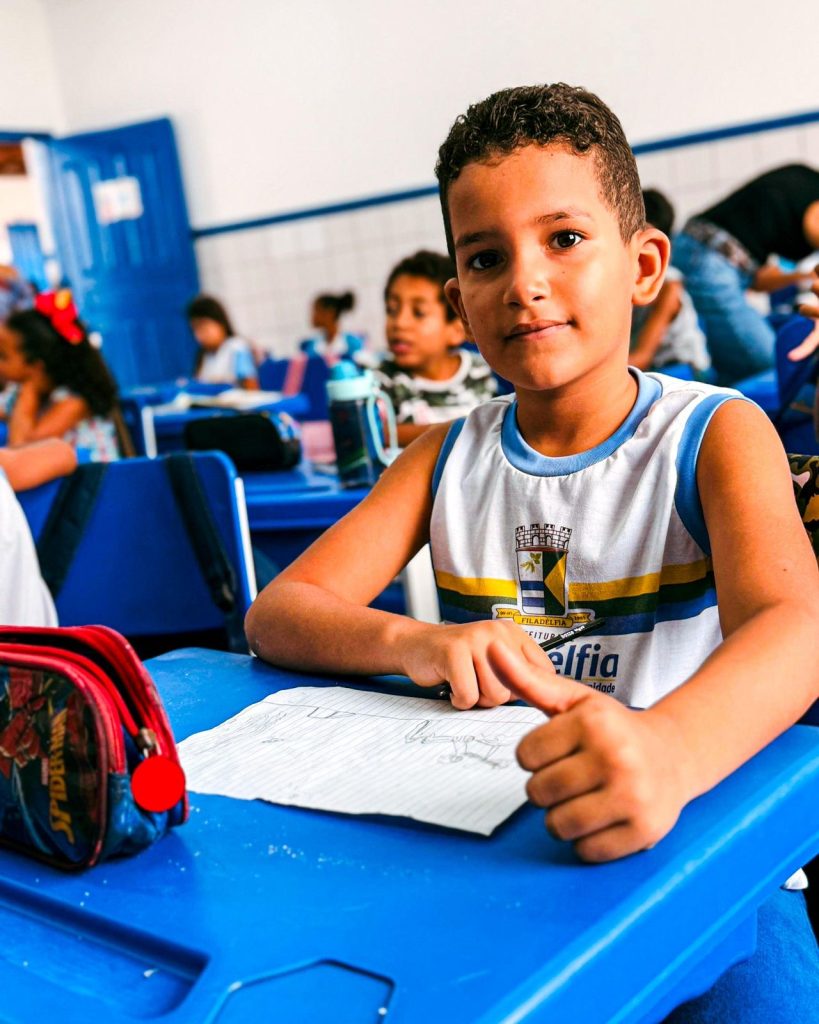 Prefeitura de Filadélfia realiza entrega de kits escolares para alunos da rede municipal de ensino 2026.
