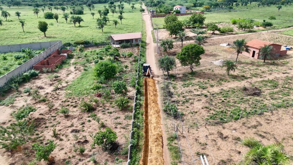 Centenas de famílias serão beneficiadas com água:Prefeitura de Filadélfia implanta mais de 12 km de rede em parceria com o Governo do Estado