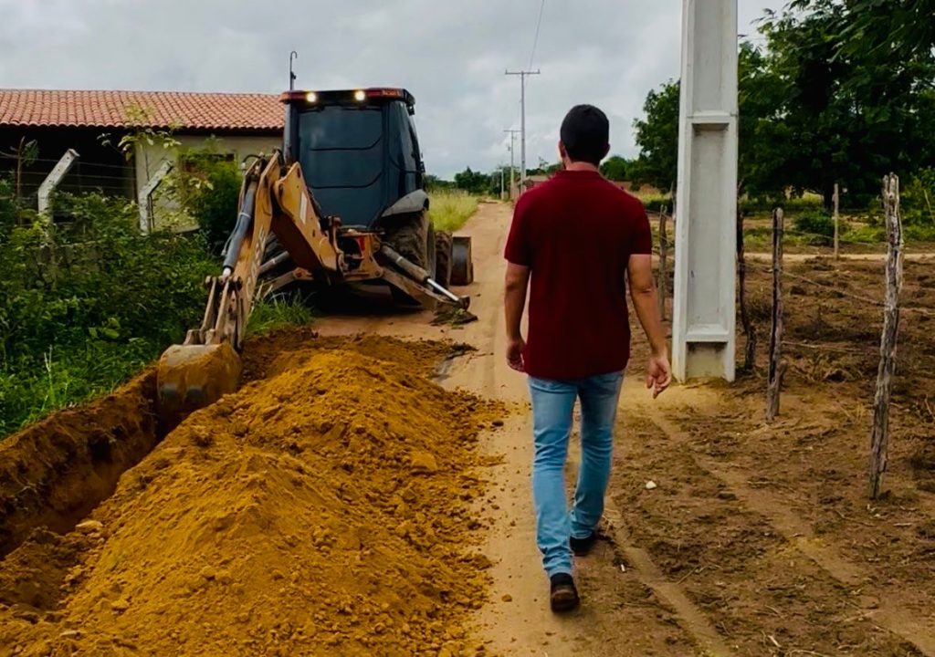 Centenas de famílias serão beneficiadas com água:Prefeitura de Filadélfia implanta mais de 12 km de rede em parceria com o Governo do Estado