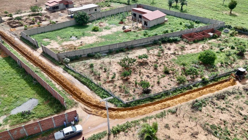 Centenas de famílias serão beneficiadas com água:Prefeitura de Filadélfia implanta mais de 12 km de rede em parceria com o Governo do Estado