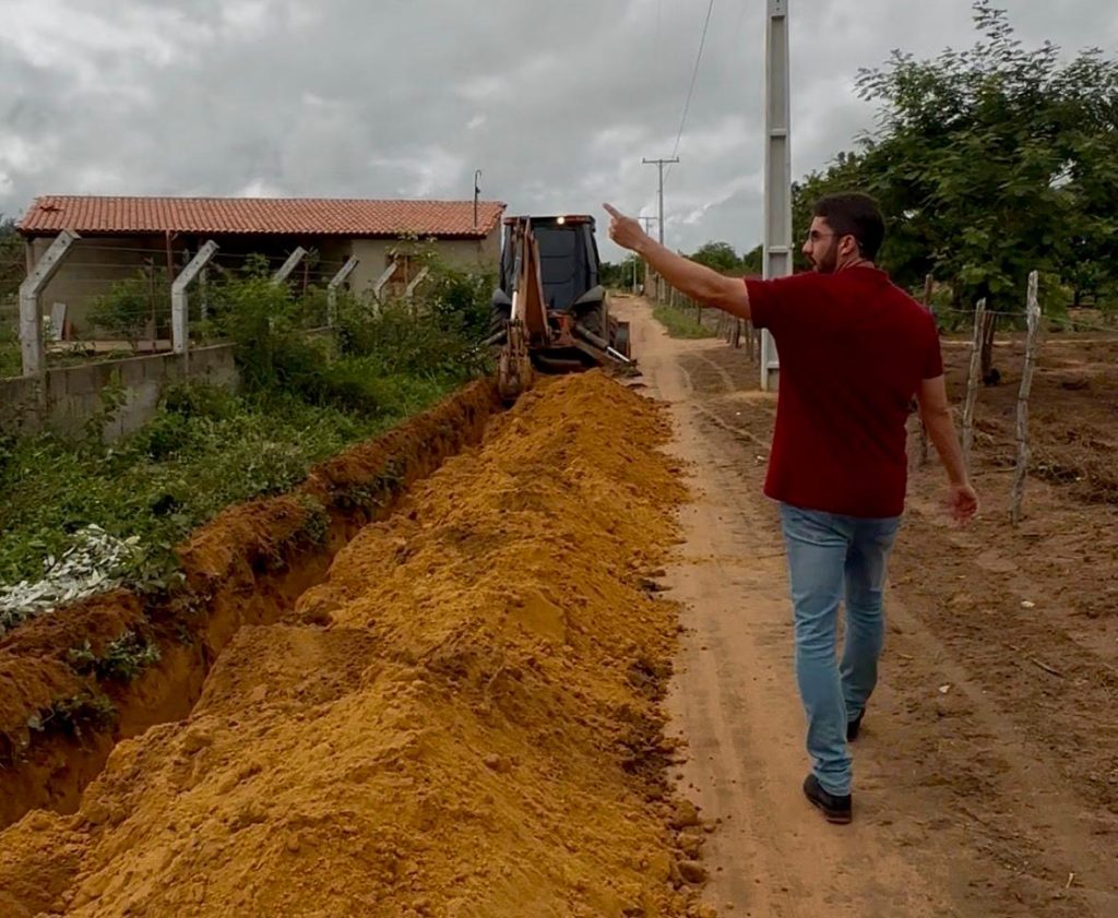 Centenas de famílias serão beneficiadas com água:Prefeitura de Filadélfia implanta mais de 12 km de rede em parceria com o Governo do Estado