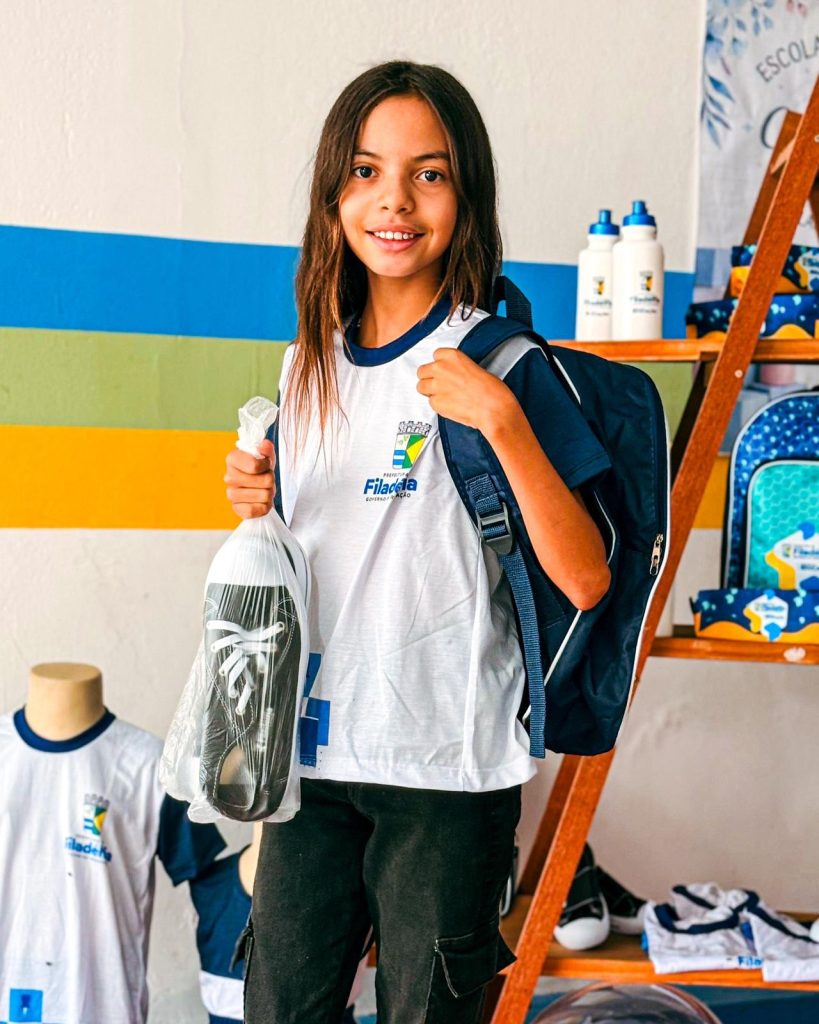 Prefeitura de Filadélfia realiza entrega de kits escolares para alunos da rede municipal de ensino 2026.