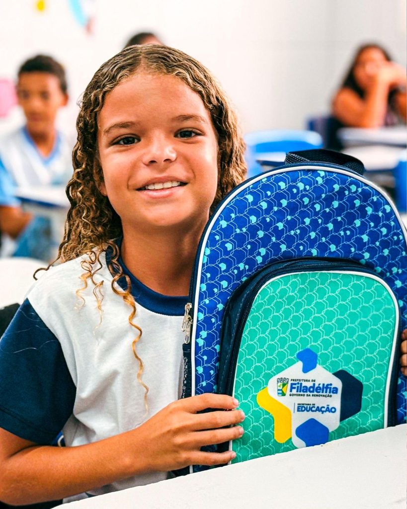 Prefeitura de Filadélfia realiza entrega de kits escolares para alunos da rede municipal de ensino 2026.